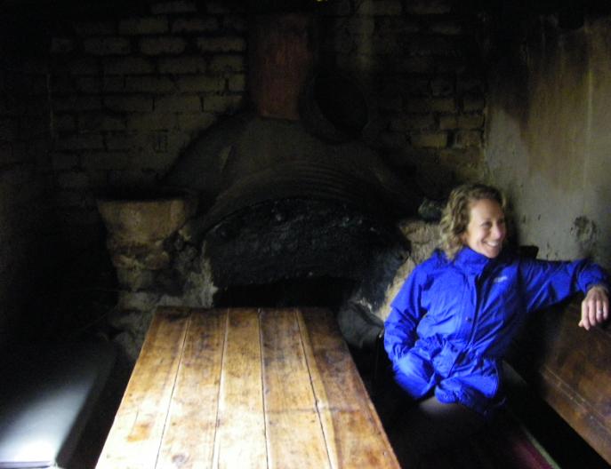 michelle-in-restaurant-in-cajas